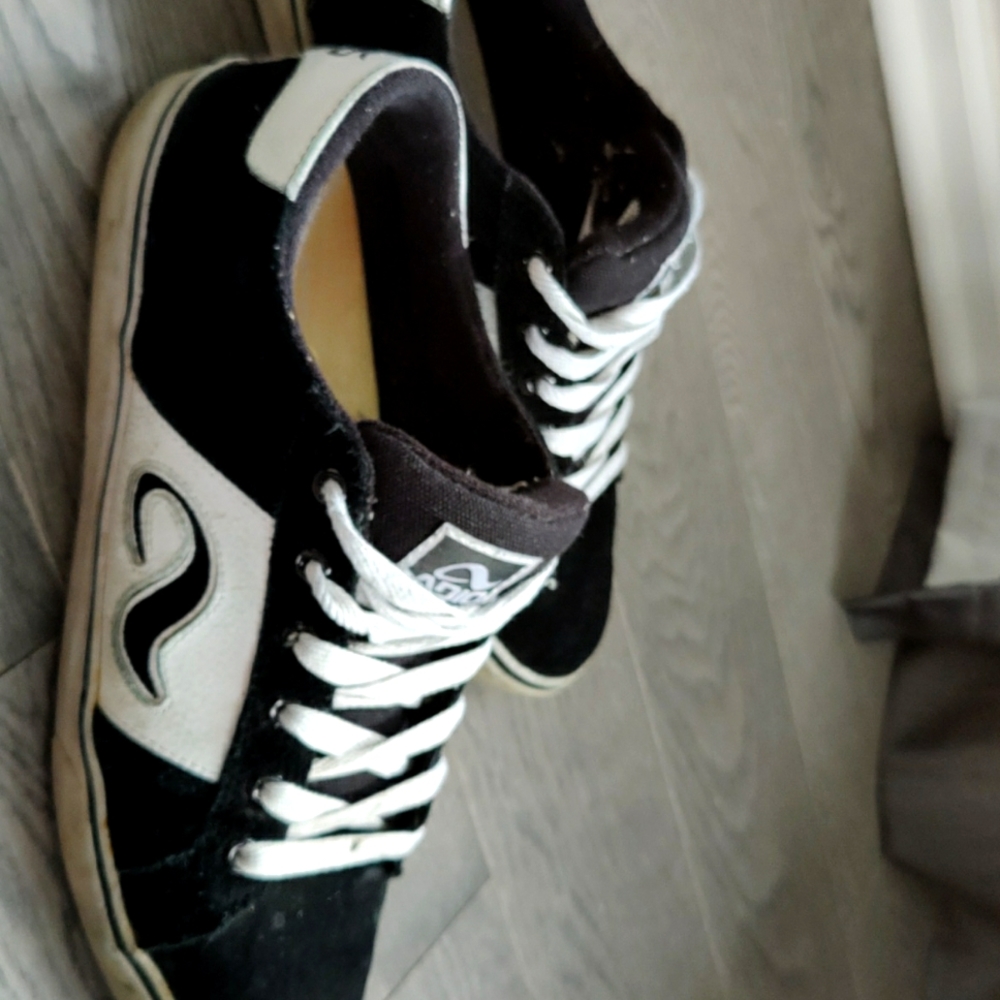 Vintage Adio skate shoes